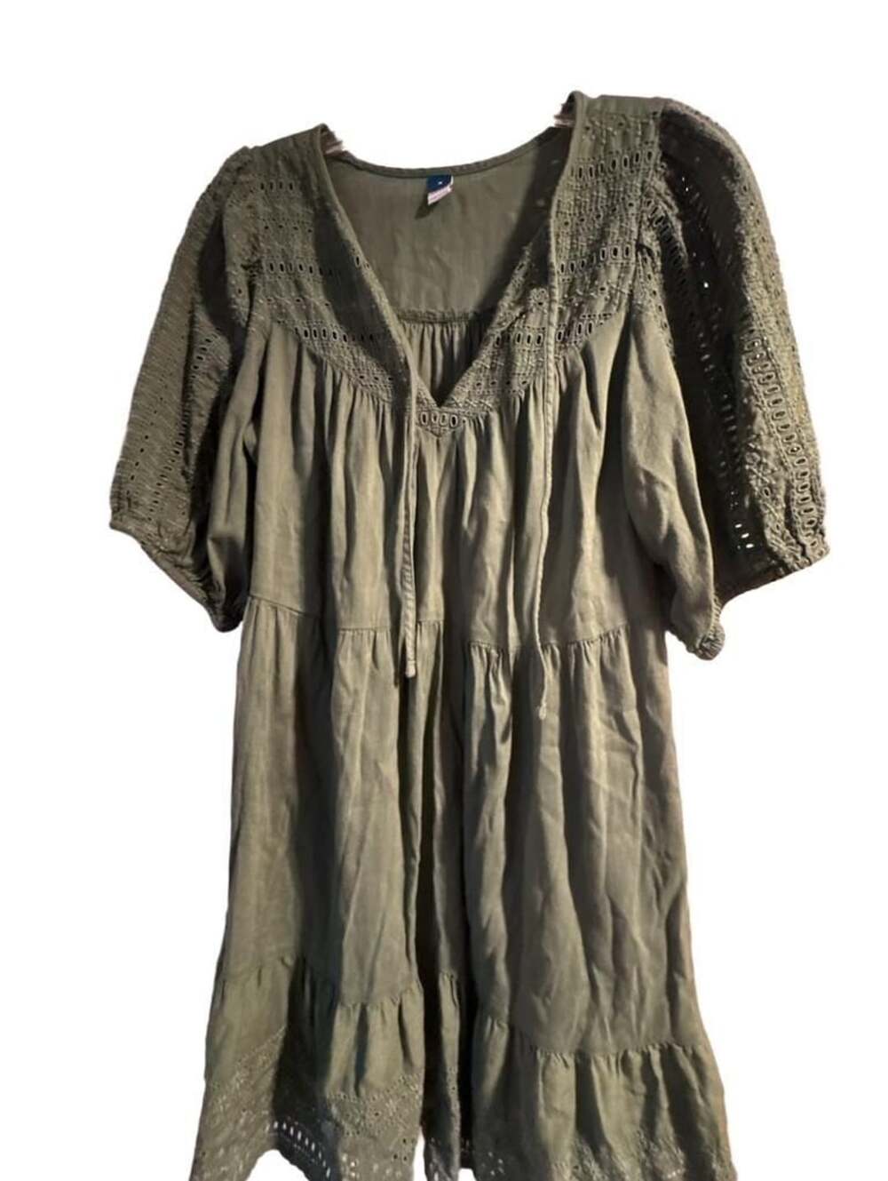 Old Navy Green Eyelet Trim V-Neck Tiered Babydoll Mini Dress med